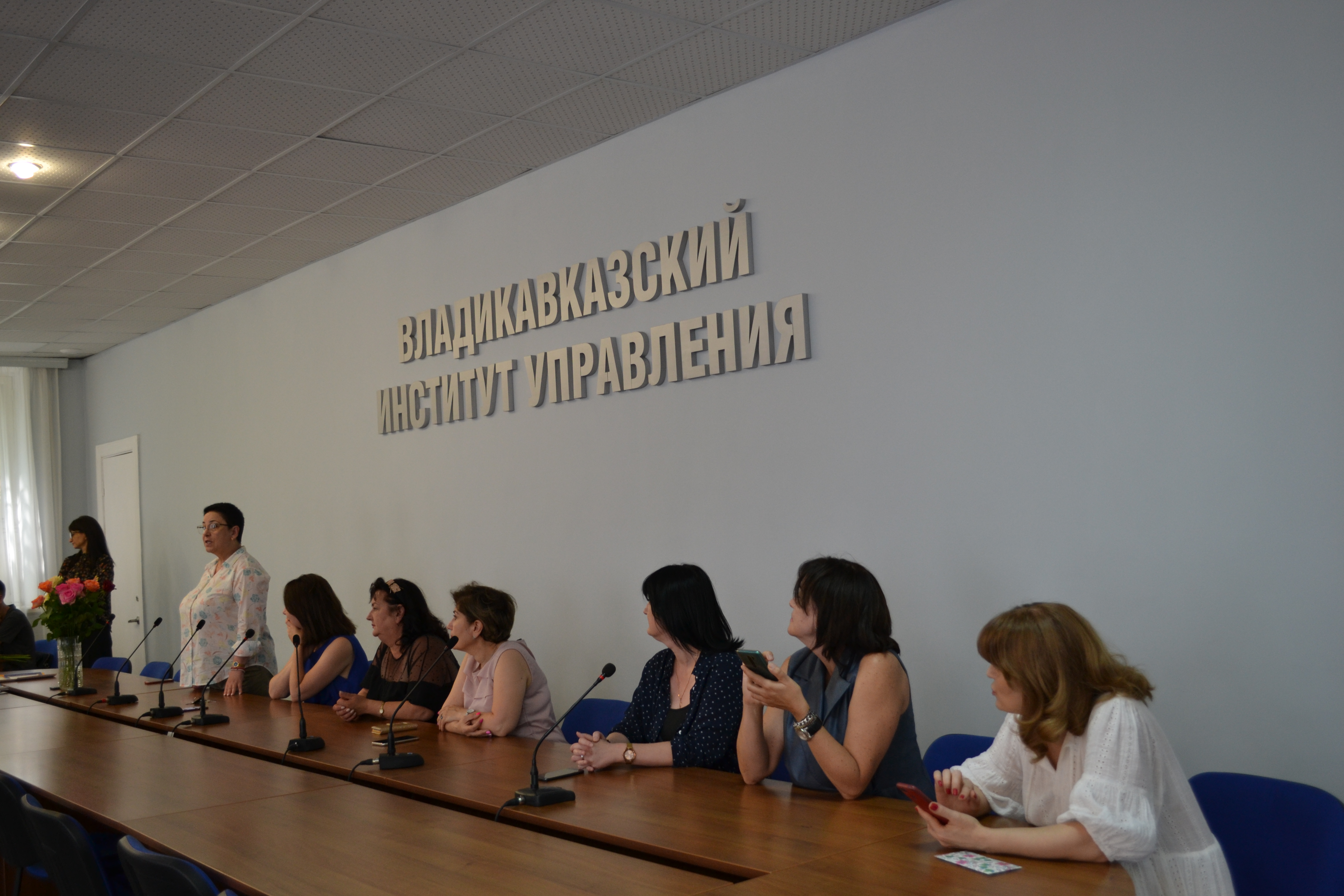 Во Владикавказском колледже управления состоялось вручение дипломов 