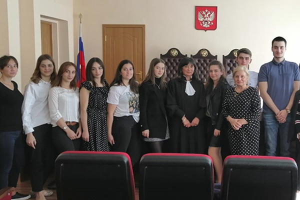 Студенты ВИУ посетили заседание Арбитражного суда РСО-Алания