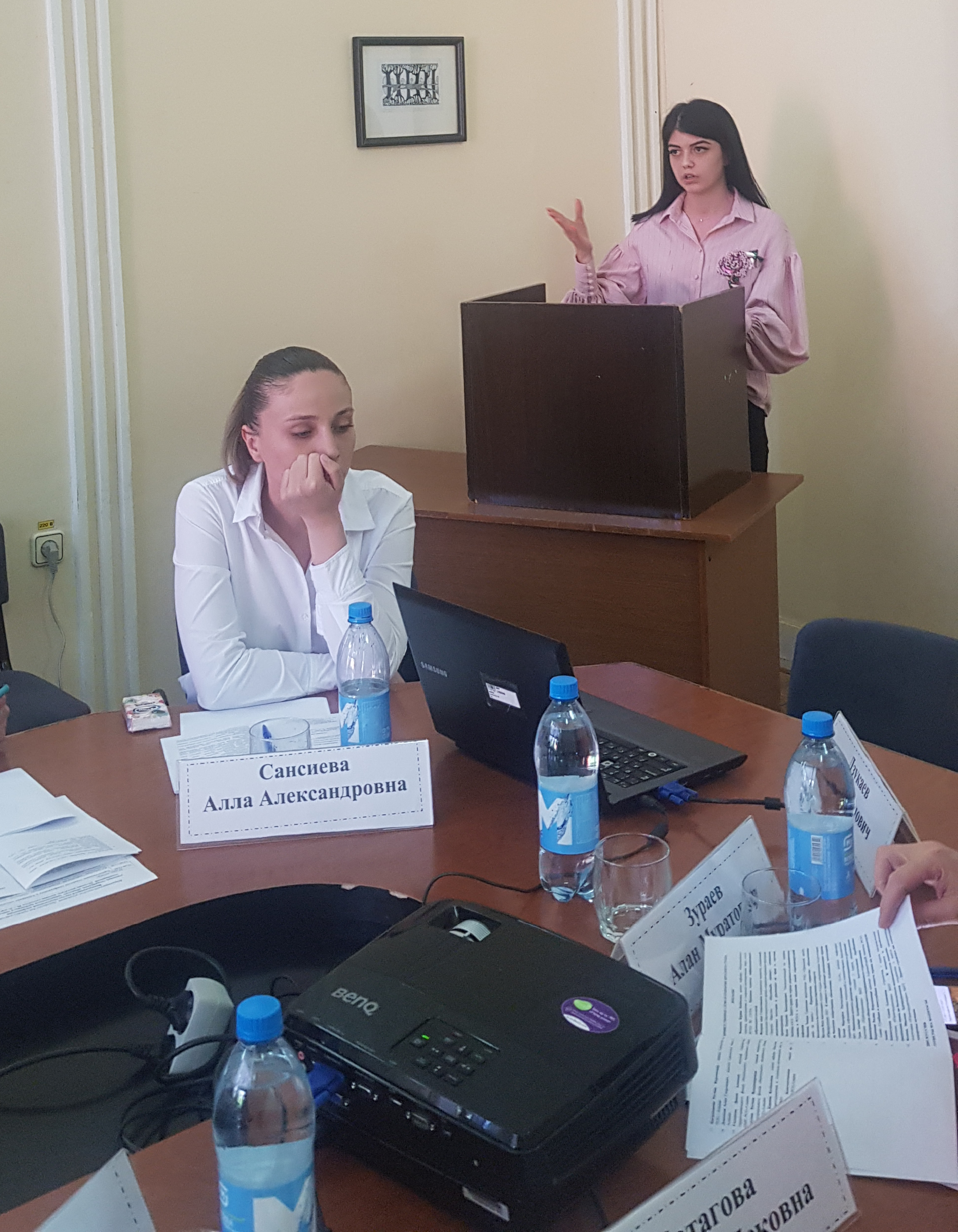 Во Владикавказском институте управления состоялся круглый стол на тему« Проблемы реализации права граждан на медицинское обслуживание и медицинскую помощь»