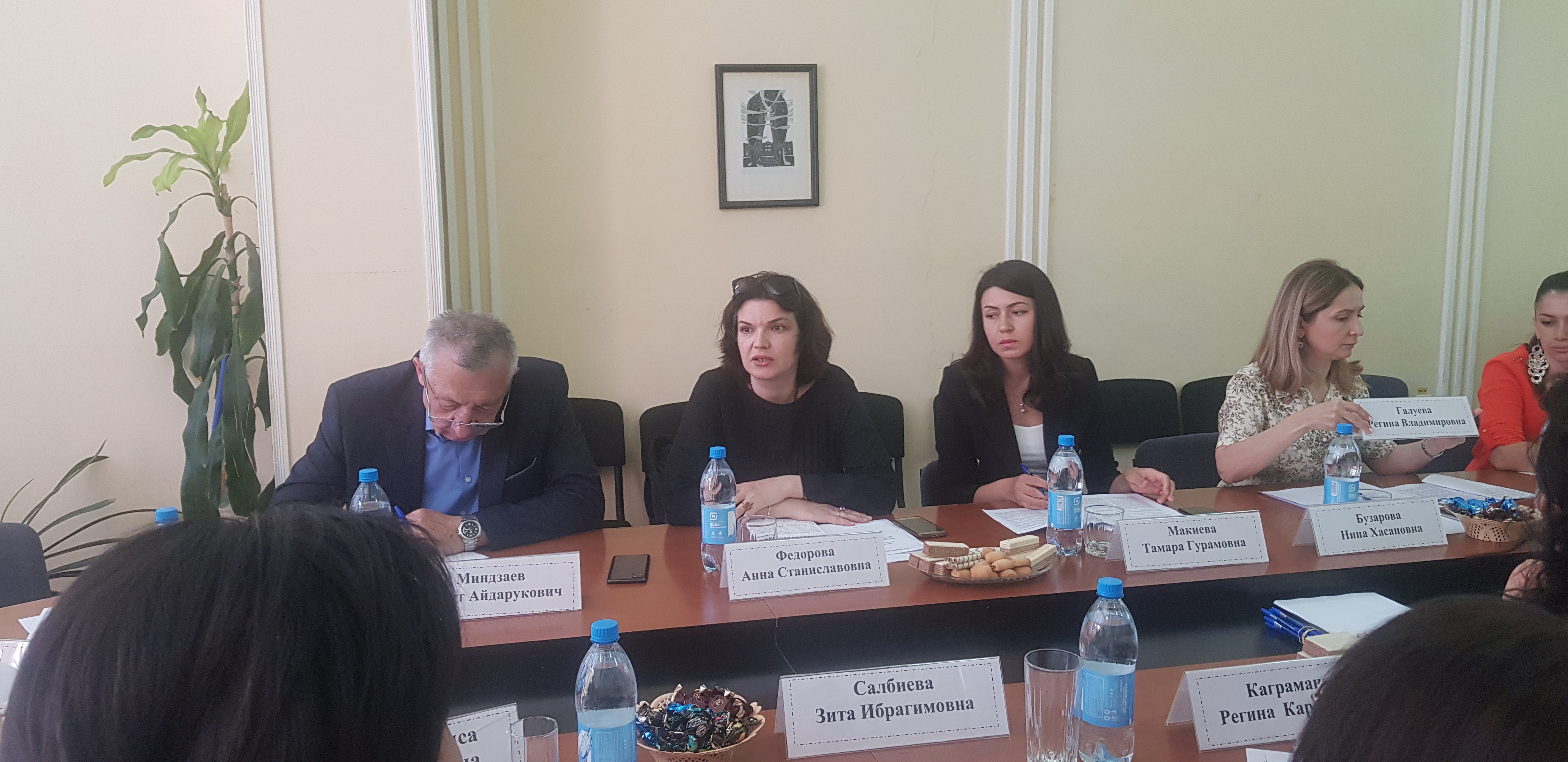 Во Владикавказском институте управления состоялся круглый стол на тему« Проблемы реализации права граждан на медицинское обслуживание и медицинскую помощь»