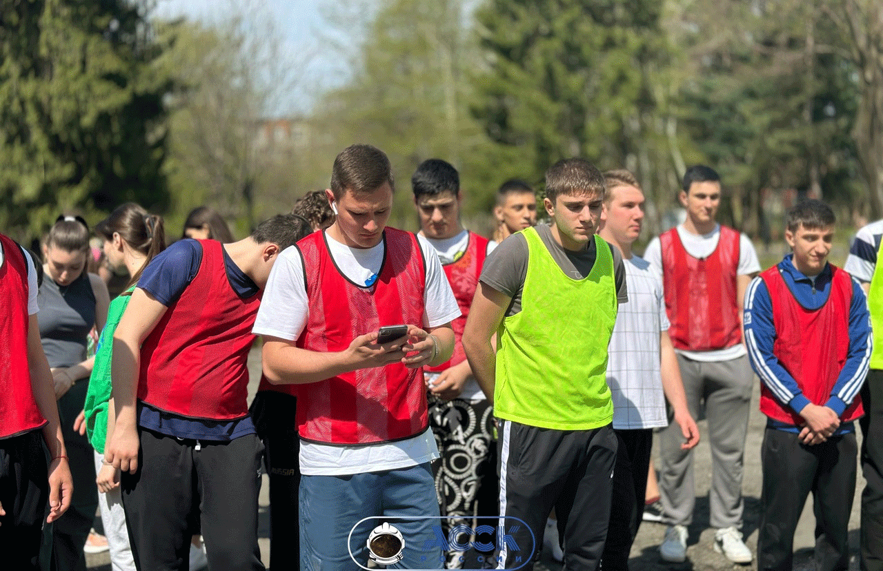 Студенты Владикавказского института управления пробежали кросс посвященный Дню Космонавтики.