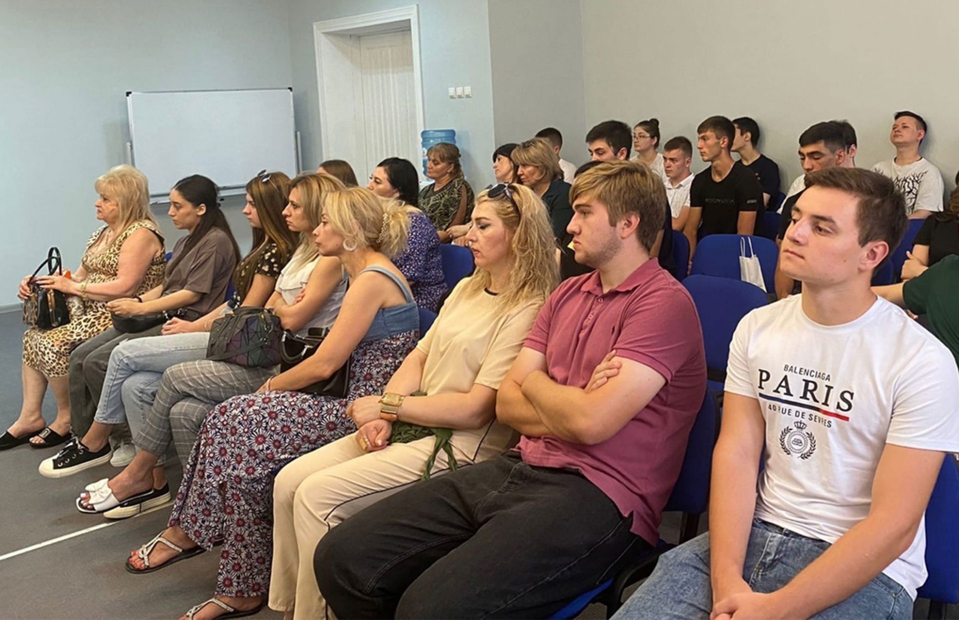 Во Владикавказском институте управления состоялось вручение студенческих билетов.