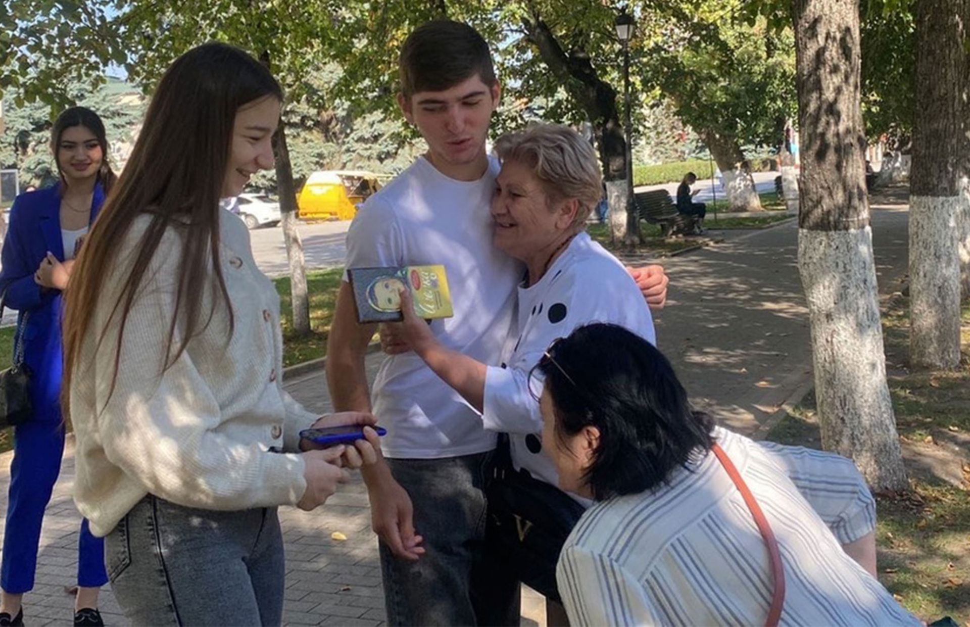 Студенты Владикавказского института управления вышли на улицы для того что бы выразить свою признательность и благодарность старшему поколению.