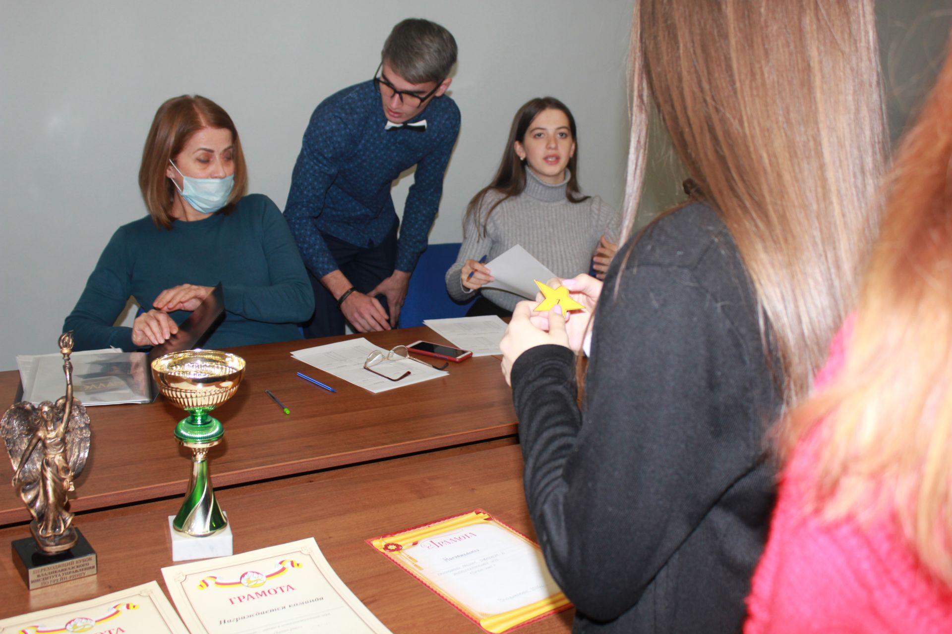 Во Владикавказском институте управления  в конференц-зале была проведена первая  интеллектуальная игра «Брейн-ринг» 