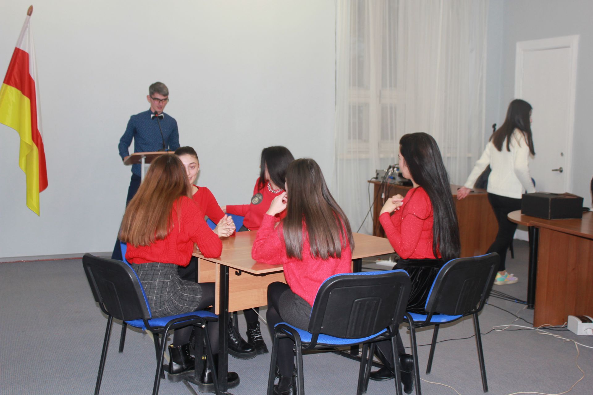 Во Владикавказском институте управления  в конференц-зале была проведена первая  интеллектуальная игра «Брейн-ринг» 